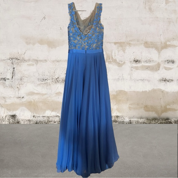 Sherri Hill Blue Sleeveless V-Neck Gown - Picture 4 of 6